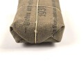 Verbandpäckchen Wehrmacht für den Verbandkasten und die Verbandspäckchentasche der Feldbluse. Kleines Modell datiert 1939