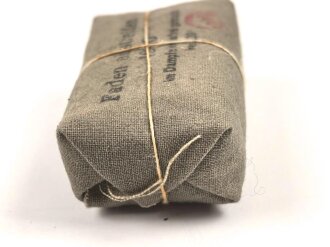 Verbandpäckchen Wehrmacht für den Verbandkasten und die Verbandspäckchentasche der Feldbluse. Kleines Modell datiert 1940