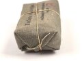 Verbandpäckchen Wehrmacht für den Verbandkasten und die Verbandspäckchentasche der Feldbluse. Kleines Modell datiert 1940