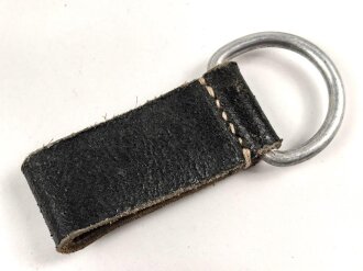 Aufschiebeschlaufe  Wehrmacht , datiert 1942. Wurde benutzt um z.B. die Feldflasche ans Koppel zu hängen