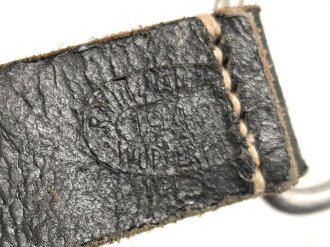 Aufschiebeschlaufe  Wehrmacht , datiert 1942. Wurde benutzt um z.B. die Feldflasche ans Koppel zu hängen