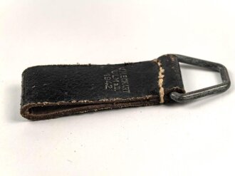 Aufschiebeschlaufe  Wehrmacht , datiert 1942. Wurde benutzt um z.B. die Feldflasche ans Koppel zu hängen