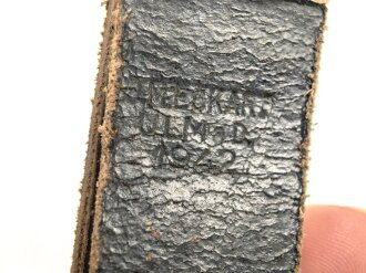 Aufschiebeschlaufe  Wehrmacht , datiert 1942. Wurde benutzt um z.B. die Feldflasche ans Koppel zu hängen