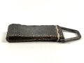 Aufschiebeschlaufe  Wehrmacht , datiert 1942. Wurde benutzt um z.B. die Feldflasche ans Koppel zu hängen