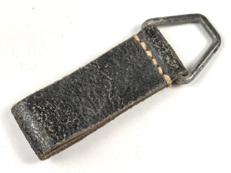 Aufschiebeschlaufe  Wehrmacht . Wurde benutzt um z.B. die Feldflasche ans Koppel zu hängen