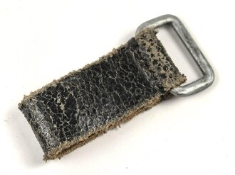 Aufschiebeschlaufe  Wehrmacht . Wurde benutzt um z.B. die Feldflasche ans Koppel zu hängen