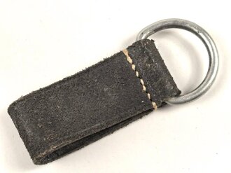 Aufschiebeschlaufe  Wehrmacht . Wurde benutzt um z.B. die Feldflasche ans Koppel zu hängen