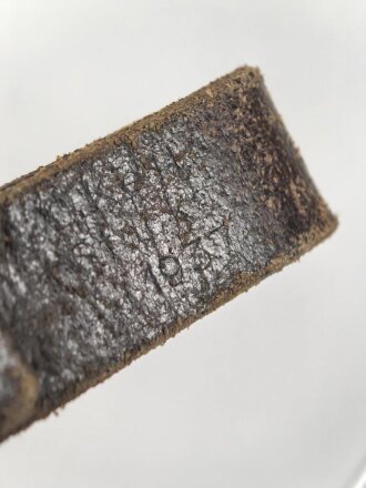 Aufschiebeschlaufe  Wehrmacht , datiert 1935. Wurde benutzt um z.B. die Feldflasche ans Koppel zu hängen