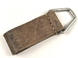 Aufschiebeschlaufe  Wehrmacht , datiert 1939. Wurde benutzt um z.B. die Feldflasche ans Koppel zu hängen