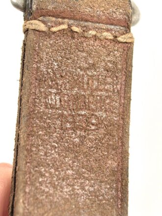 Aufschiebeschlaufe  Wehrmacht , datiert 1939. Wurde benutzt um z.B. die Feldflasche ans Koppel zu hängen