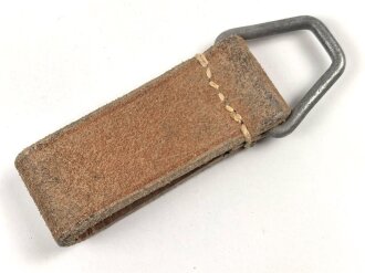 Aufschiebeschlaufe  Wehrmacht , datiert 1939. Wurde benutzt um z.B. die Feldflasche ans Koppel zu hängen
