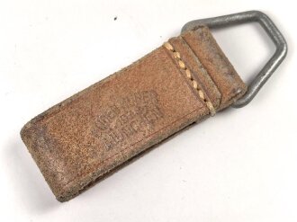 Aufschiebeschlaufe  Wehrmacht , datiert 1939. Wurde benutzt um z.B. die Feldflasche ans Koppel zu hängen