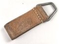 Aufschiebeschlaufe  Wehrmacht , datiert 1939. Wurde benutzt um z.B. die Feldflasche ans Koppel zu hängen