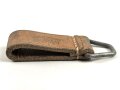Aufschiebeschlaufe  Wehrmacht , datiert 1939. Wurde benutzt um z.B. die Feldflasche ans Koppel zu hängen