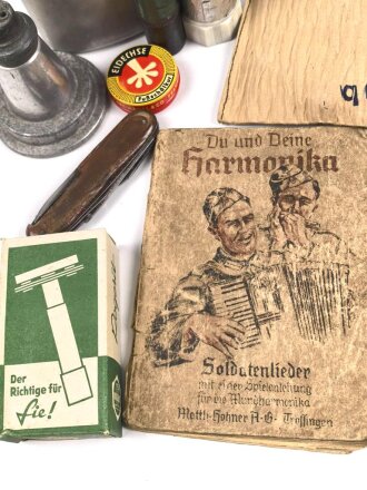 Konvolut persönliche Gegenstände, meist defekt, unvollständig oder Alter nicht eindeutig zuzuordnen.