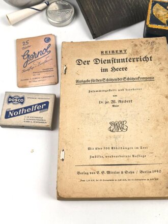 Konvolut persönliche Gegenstände, meist defekt, unvollständig oder Alter nicht eindeutig zuzuordnen.