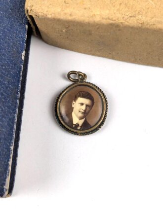 Konvolut persönliche Gegenstände, meist defekt, unvollständig oder Alter nicht eindeutig zuzuordnen.