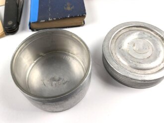 Konvolut persönliche Gegenstände, meist defekt, unvollständig oder Alter nicht eindeutig zuzuordnen.