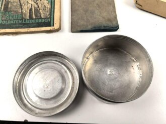 Konvolut persönliche Gegenstände, meist defekt, unvollständig oder Alter nicht eindeutig zuzuordnen.