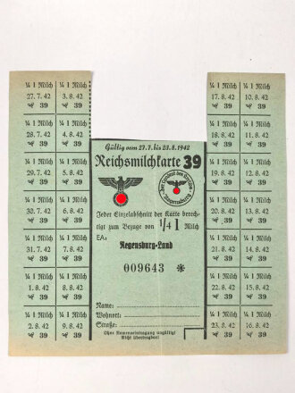 "Reichsmilchkarte" der Stadt Regensburg, gültig vom 27.7. bis 23.8.1942, Maße 14,5 x 14,5 cm
