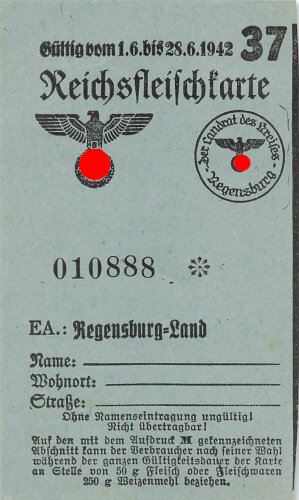 "Reichsfleischkarte" der Stadt Regensburg, gültig vom 1.6. bis 28.6.1942, Maße ca. 6,5 x 10,5 cm