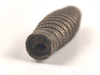 Griffstück für eine Blankwaffe, Alter und Herkunft unbekannt. Gesamthöhe 90mm, Stärke an den Enden aussen gemessen 17,2 und 18,5mm