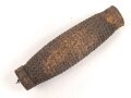 Griffstück für eine Blankwaffe, Alter und Herkunft unbekannt. Gesamthöhe 107mm, Stärke an den Enden aussen gemessen 21,6mm