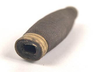 Griffstück für eine Blankwaffe, Alter und Herkunft unbekannt. Gesamthöhe 90,2mm, Stärke an den Enden aussen gemessen 15,4 und 19,9mm