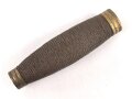 Griffstück für eine Blankwaffe, Alter und Herkunft unbekannt. Gesamthöhe 90,2mm, Stärke an den Enden aussen gemessen 15,4 und 19,9mm