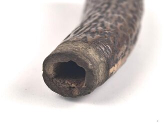 Griffstück für eine Blankwaffe, Alter und Herkunft unbekannt. Gesamthöhe 107mm, Stärke an den Enden aussen gemessen 20 und 32mm