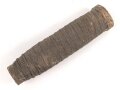 Griffstück für eine Blankwaffe, Alter und Herkunft unbekannt. Gesamthöhe 111mm, Stärke an den Enden aussen gemessen 20,1 und 27,9mm