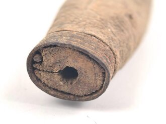 Griffstück für eine Blankwaffe, Alter und Herkunft unbekannt. Gesamthöhe 120,6mm, Stärke an den Enden aussen gemessen 24,9 und 27mm