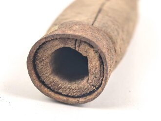 Griffstück für eine Blankwaffe, Alter und Herkunft unbekannt. Gesamthöhe 120,6mm, Stärke an den Enden aussen gemessen 24,9 und 27mm