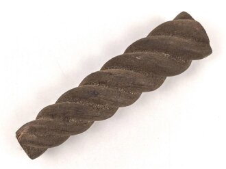 Griffstück für eine Blankwaffe, Alter und Herkunft unbekannt. Gesamthöhe 100,7mm, Stärke an den Enden aussen gemessen 15,9 und 25,5mm