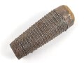 Griffstück für eine Blankwaffe, Alter und Herkunft unbekannt. Gesamthöhe 79,3mm, Stärke an den Enden aussen gemessen etwa 22 und 30,4mm