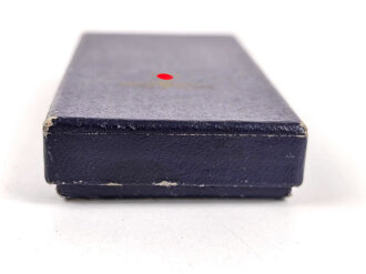 NSDAP Dienstauszeichnung in silber. Sehr guter Zustand, am Band, in Pappetui vom Hersteller M1/120 Wilhelm Deumer Lüdenscheid