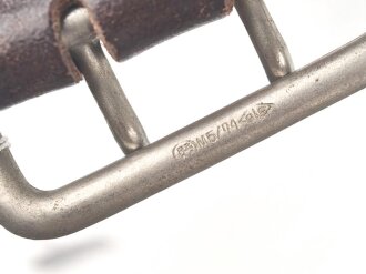 Zweidornkoppel für Offiziere von Parteiverbänden. Dunkelbraunes Leder, Höhe 43mm, RZM Stempel in Leder und Schliesse, Gesamtlänge 112cm