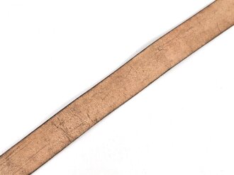 Zweidornkoppel für Offiziere von Parteiverbänden. Dunkelbraunes Leder, Höhe 43mm, RZM Stempel in Leder und Schliesse, Gesamtlänge 112cm