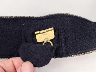 Kriegsmarine, Feldbinde für Offiziere. Buntmetallschloss vergoldet, Gesamtlänge 94cm