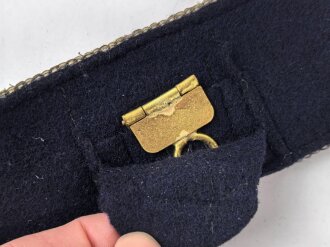 Kriegsmarine, Feldbinde für Offiziere. Buntmetallschloss vergoldet, Gesamtlänge 94cm