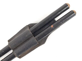 Paar Trommelstöcke in Koppeltasche, höchstwahrscheinlich aus der Zeit des 2. Weltkrieg