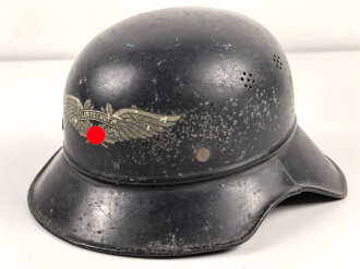 Stahlhelm Luftschutz , Originallack und Abzeichen, Innenfutter defekt