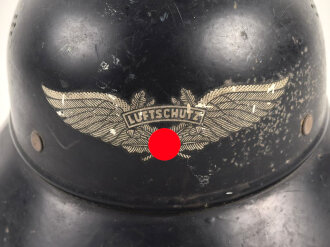 Stahlhelm Luftschutz , Originallack und Abzeichen, Innenfutter defekt