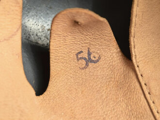 Stahlhelm Luftschutz , Originallack. Abzeichen und Beschriftung im Nacken sauber entfernt.