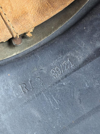 Stahlhelm Luftschutz , Originallack. Abzeichen und Beschriftung im Nacken sauber entfernt.