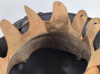 Stahlhelm Luftschutz , Originallack. Abzeichen und Beschriftung im Nacken sauber entfernt.