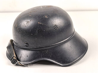 Stahlhelm Luftschutz , Originallack. Abzeichen und Beschriftung im Nacken sauber entfernt.