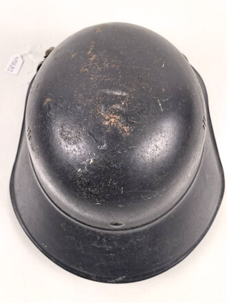 Stahlhelm Luftschutz , Originallack. Abzeichen und Beschriftung im Nacken sauber entfernt.