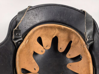 Stahlhelm Luftschutz , Originallack. Abzeichen und Beschriftung im Nacken sauber entfernt.