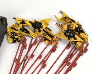 Satz Gaswarnfähnchen Wehrmacht. 15 Fähnchen in Hülle aus Ersatzmaterial , ungereinigt
